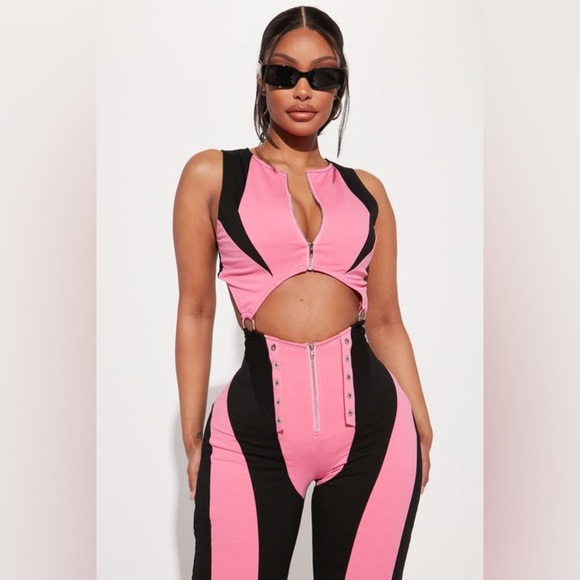 🆕 FASHION NOVA Rolling Up Colorblock Jumpsuit - Black/Pink SIZE MEDIUM - Picture 2 of 7